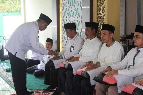 Ikut Mendoakan, Ka. KUA Kec. Bantan Hadiri Pelepasan Jemaah Haji di Musholla Al Ikhlas Kemenag Bengkalis
