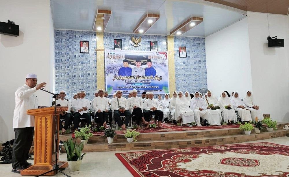 Ka. KUA Melepas Calon Jemaah Haji Kecamatan Tualang Musin Haji Tahun 1446 Hijriah