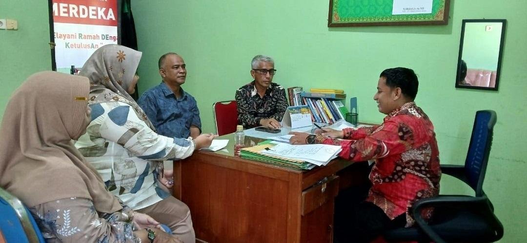 Kepala KUA Lima Puluh Lakukan Pembinaan Pegawai