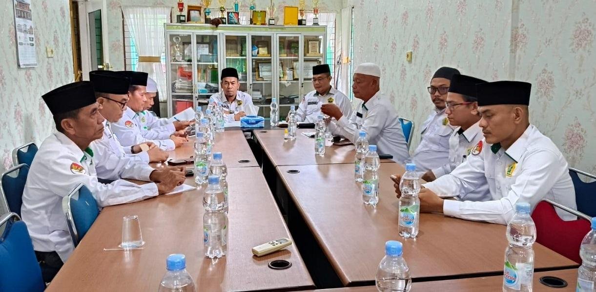 Ka. KUA Se- Kab. Rokan Hulu Hadiri Rakor Bimas Islam