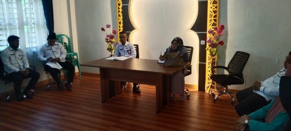 Tingkatkan Pelayanan, Ka. KUA Kecamatan Gunung Toar Rapat Bersama Pegawai
