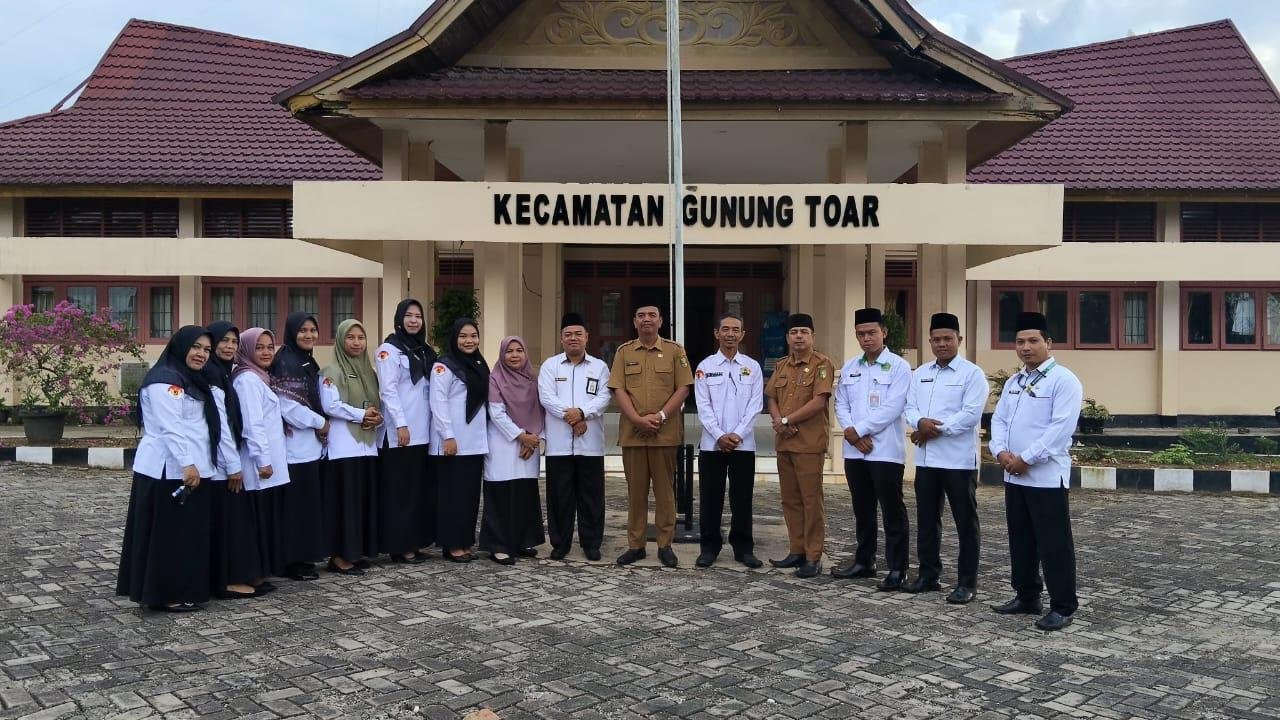 Pembina Apel Pagi, Penghulu Pertama Andriadi Ajak Pegawai Berikan Pelayanan Prima