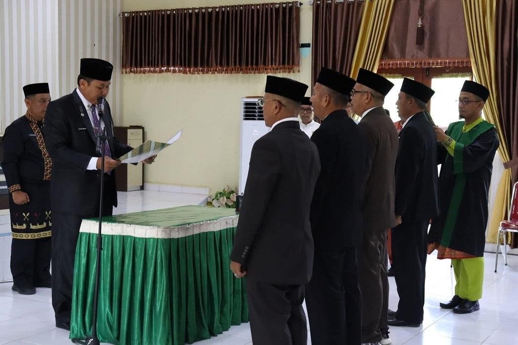 Pelantikan Pejabat, Kepala KUA Kecamatan Sentajo Raya Rohaniawan Sekaligus Pandu Pembacaan Do'a