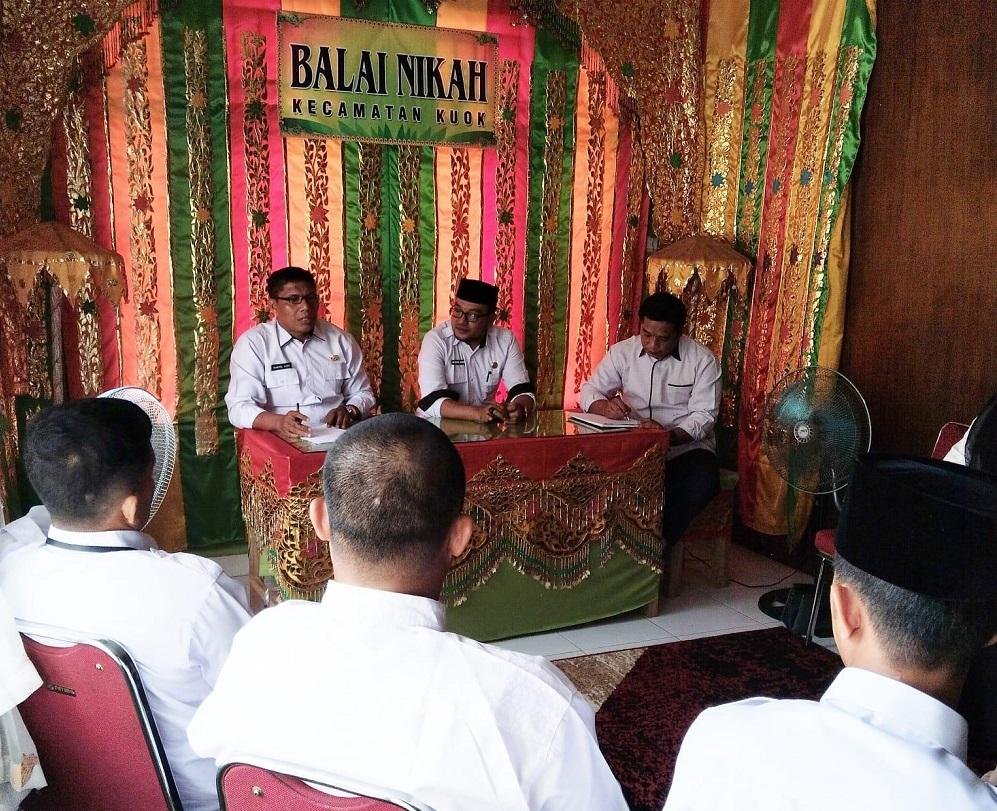 Kepala KUA Kuok Gelar Rapat Koordinasi dan Pembinaan Pegawai 