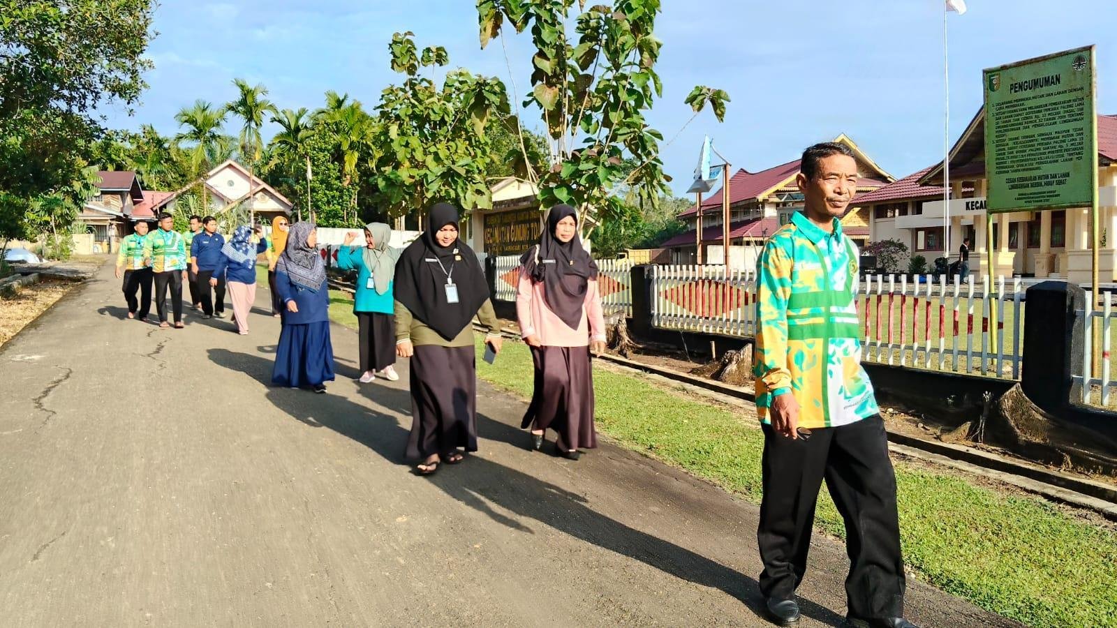Jaga Kesehatan Jasmani, KUA Kecamatan Gunung Toar Laksanakan Jalan Santai
