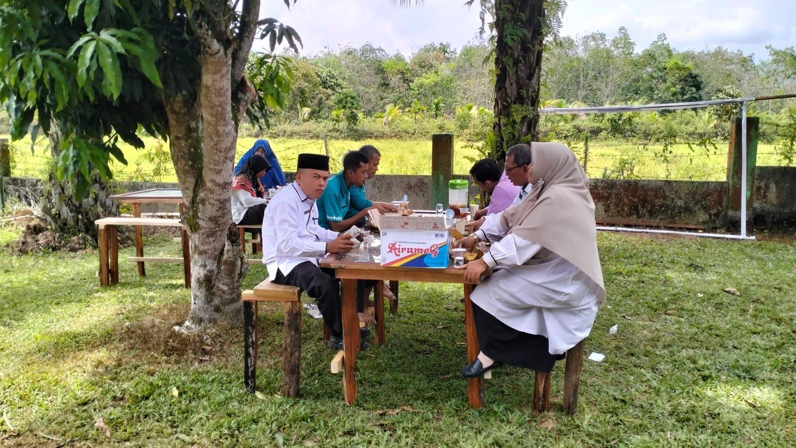Makan Siang Bersama, Wadah KUA Kecamatan Kuantan Tengah Bangun Kebersamaan 