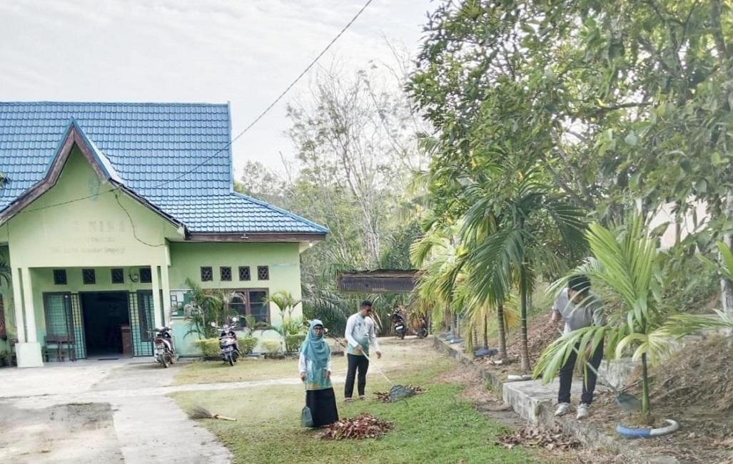 KUA Kecamatan Pangean Laksanakan Kegiatan Gotong Royong