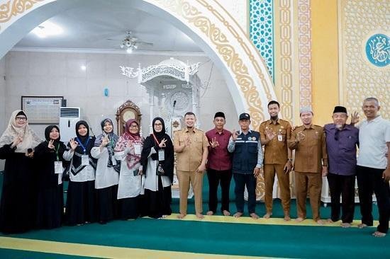 Kepala KUA Kec. Mandau dan Camat Mandau Sambutan 167 Jamaah Haji Kloter 12 Rayon Mandau