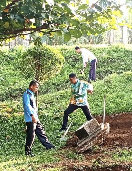 Ciptakan Lingkungan Asri dan Bersih, KUA Kecamatan Inuman Gelar Gotong Royong