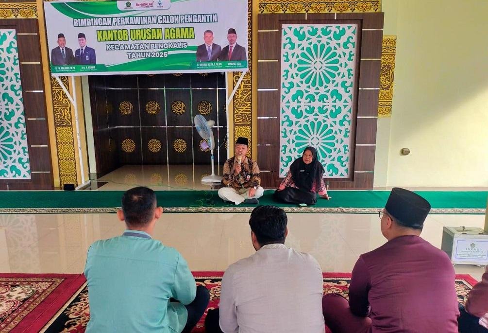 Kepala KUA Kec. Bengkalis Buka Kegiatan Bimwin untuk 15 Pasang Calon Pengantin
