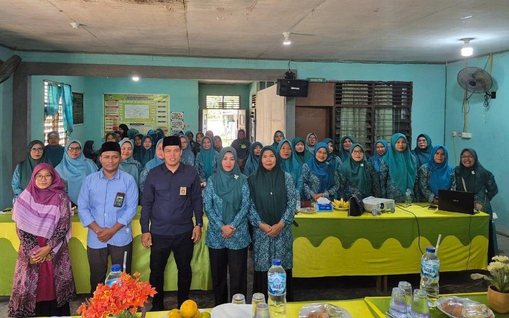 KUA Kampar Kiri Tengah Lakukan Sosialisasi Layanan KUA di Hadapan Ibu-ibu PKK