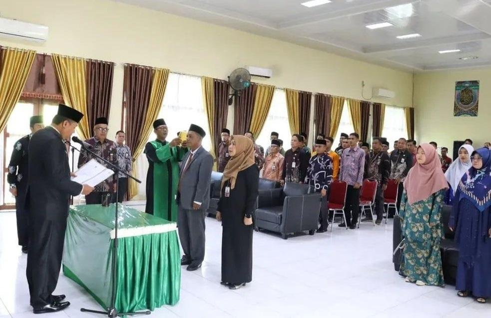 Kepala KUA Kuantan Tengah Rohaniawan Pelantikan Pejabat Struktural dan Fungsional