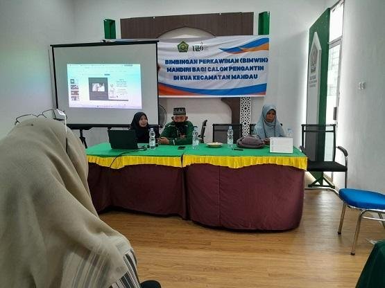 Penghulu KUA Kec. Mandau Sampaikan Materi Pengelolaan Keuangan Keluarga pada Bimwin Angkatan IV Tahun 2025