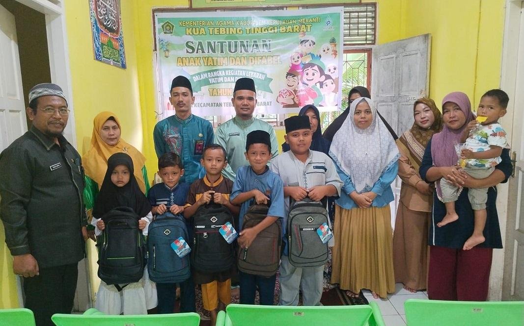 KUA Tebing Tinggi Barat Salurkan Santunan pada Program Lebaran Anak Yatim dan Difable