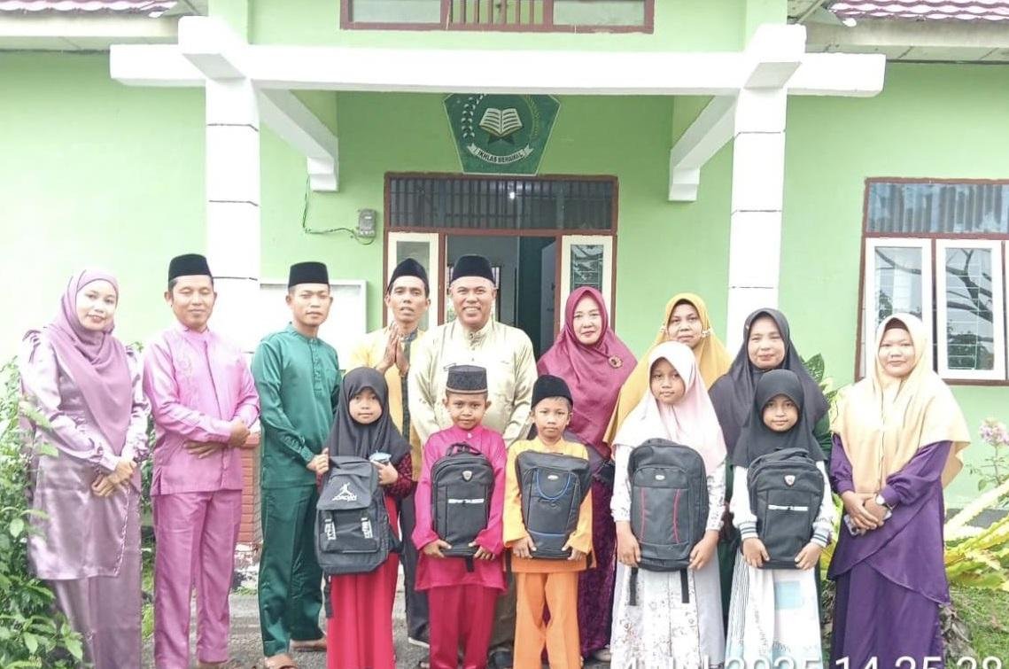 KUA Merbau Salurkan Bantuan Program Lebaran Yatim & Difabel 1447 H untuk Dukung Semangat Anak Masuk Sekolah