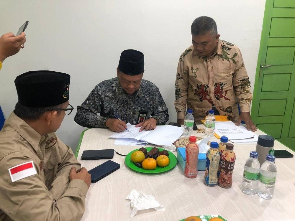 Dukung Pendidikan Islam, Ka KUA Tandatangani AIW IBS Siak Hulu