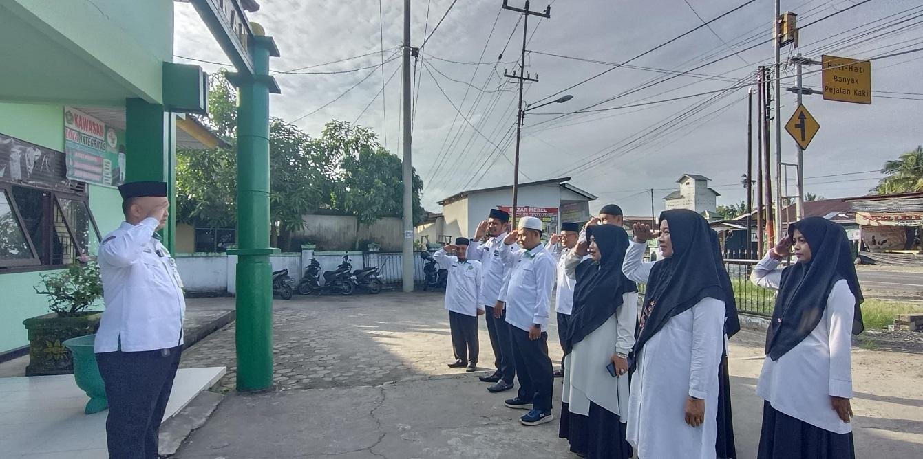 Tingkatkan Kinerja, KUA Kampar Tekankan Pelayanan Prima Lewat Apel Pagi