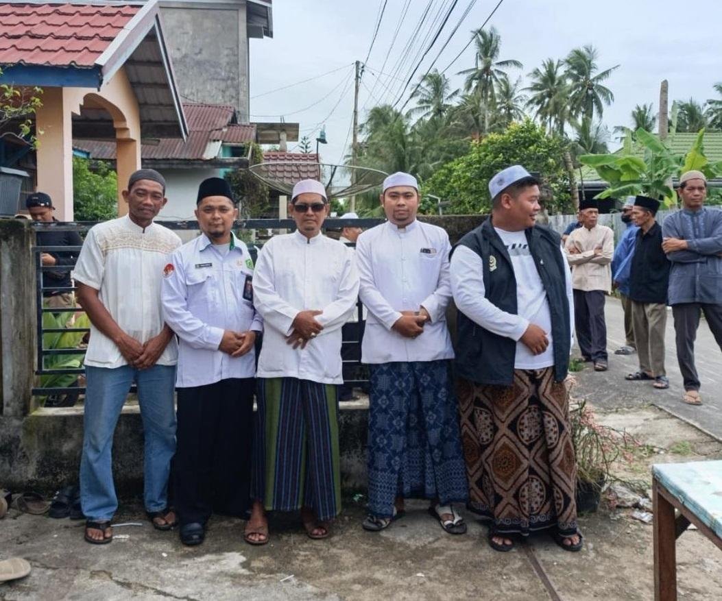 KUA Tembilahan Turut Berduka, Lepas Kepergian Tokoh Agama dan Mantan Abdi KUA Ustaz Hifni Syadzali