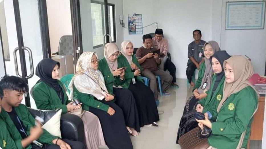 KUA Tanah Merah Sambut Kunjungan Silaturahmi Mahasiswa KKN STAI Auliyaurasyidin