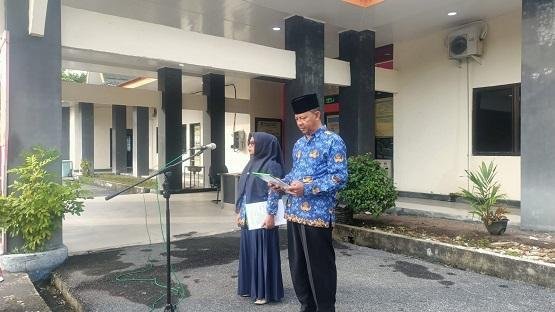 Kepala KUA Kec. Bantan Pimpin Doa pada Upacara Hari Kesadaran Nasional