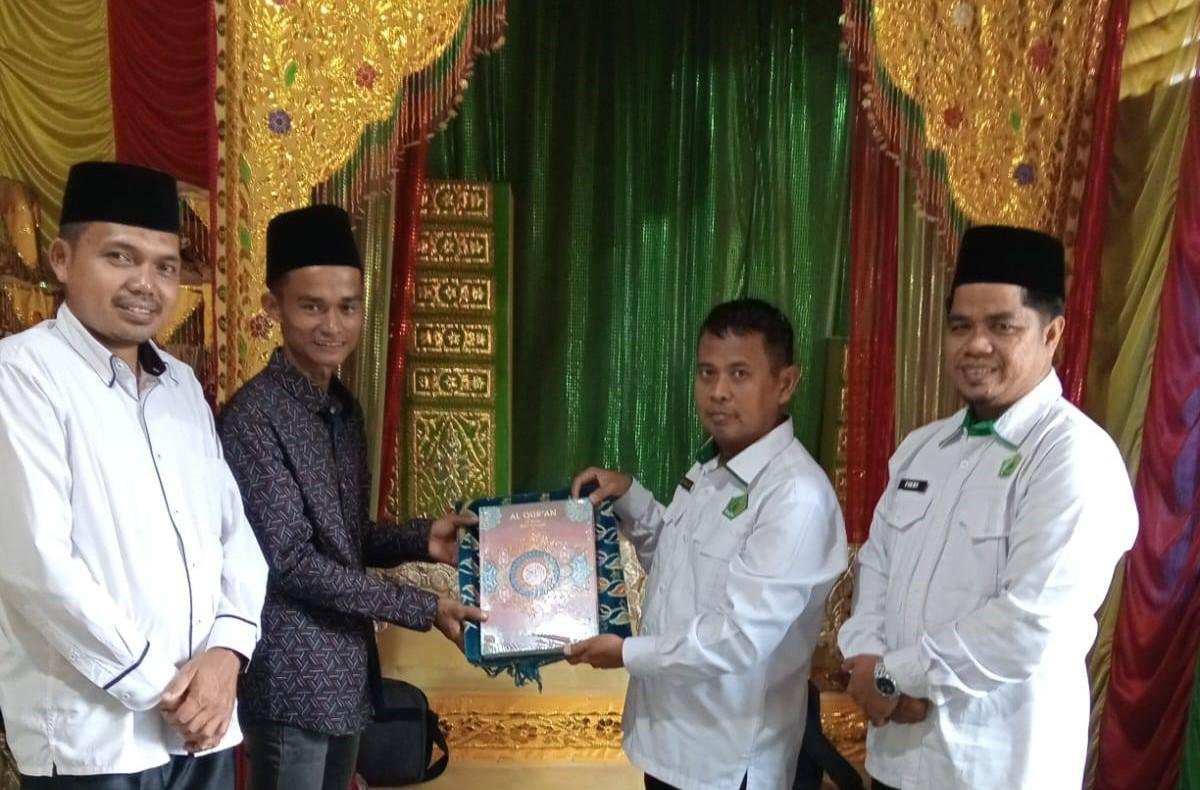 Ka. KUA Seberida Bimbing Prosesi Mualaf