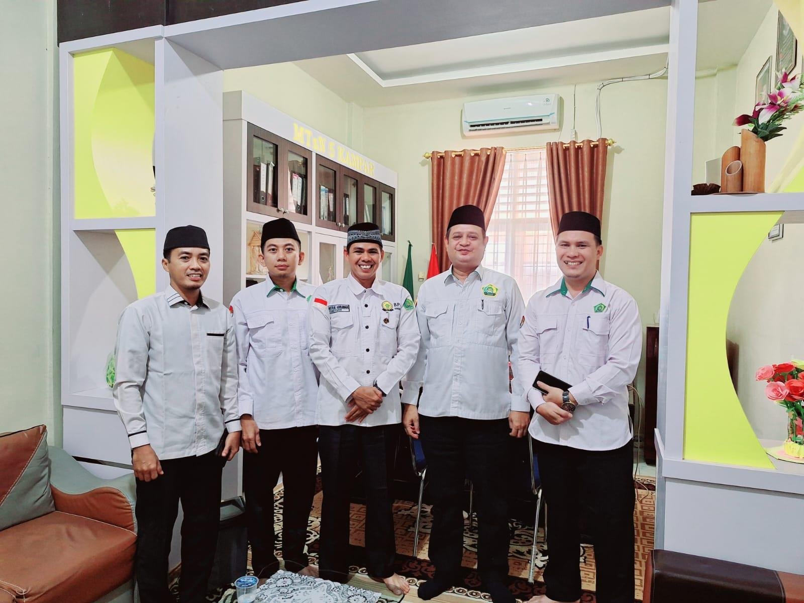 Sinergi KUA dan Madrasah: Ka. KUA Kampar Kiri Koordinasikan Program BRUS di MTsN 5 Kampar