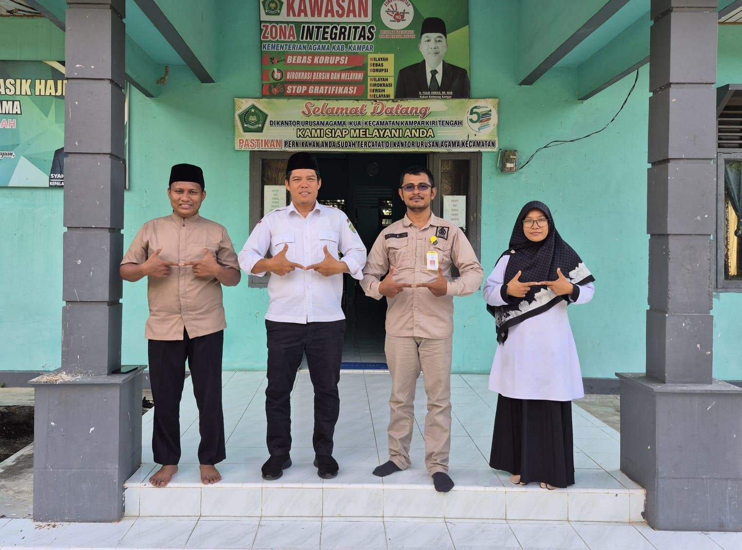 Dukung Sertifikasi Halal, Ka. KUA Kampar Kiri Tengah Lakukan Pendataan dan Edukasi Pelaku Usaha
