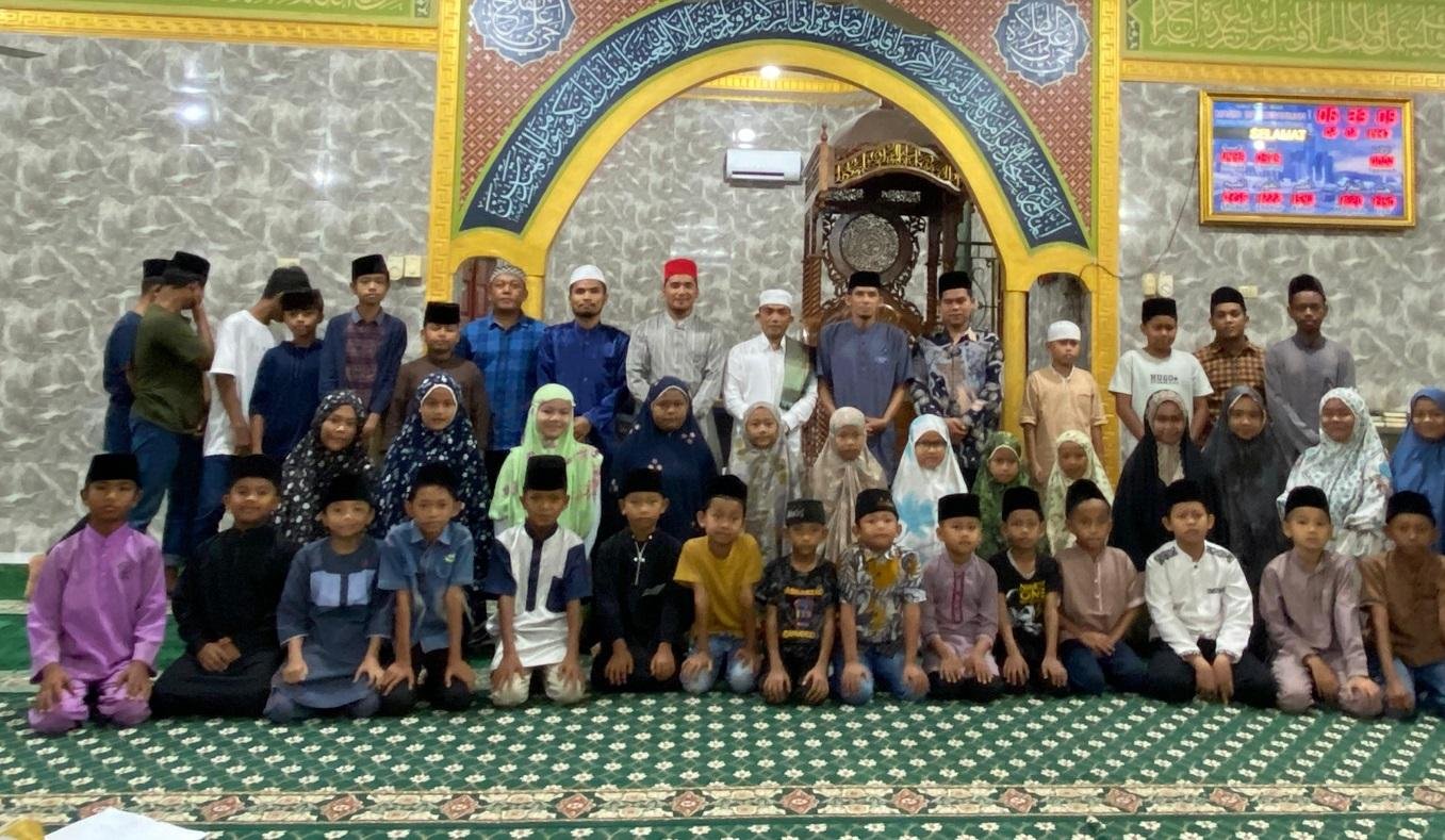 Plt. KUA Bangkinang Hadiri dan Beri Pembinaan dalam Kegiatan Didikan Subuh di Masjid Baiturrahman Kampung Godang