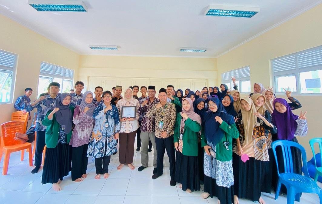 KUA Tanah Merah Gelar BRUS di MAN 2 Inhil, Bekali Remaja Pengetahuan Pra-Nikah