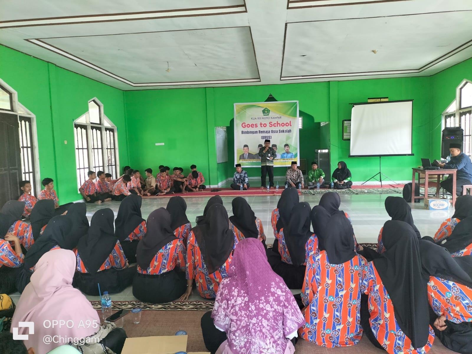 KUA XIII Koto Kampar Hadir di Sekolah: Bekali Siswa SMAN 1 dengan Bimbingan Remaja Sehat dan Manajemen Diri