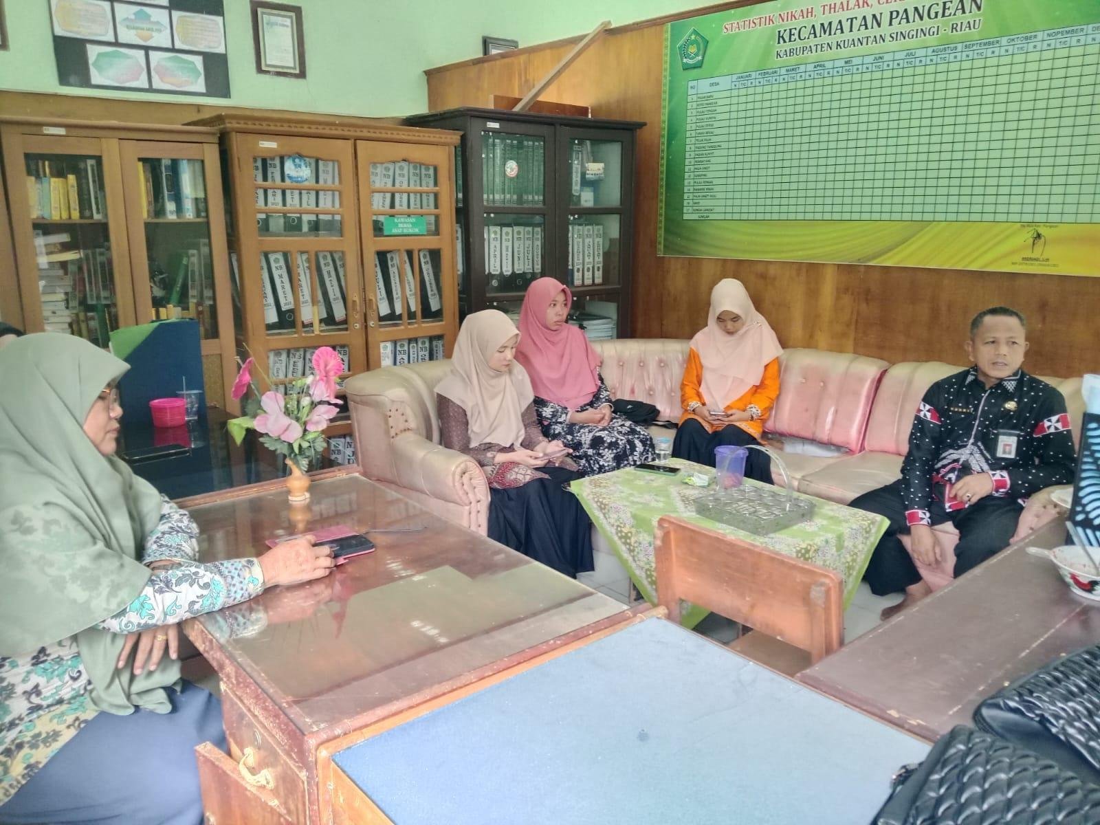Kepala KUA Pangean Bersama Penyuluh Agama Islam Diskusi Rencanakan Sosialisasi GAS