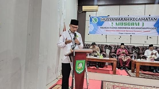 Kepala KUA Pinggir Pimpin Doa dan Kobarkan Semangat Ukhuwah Pada Muscam MUI