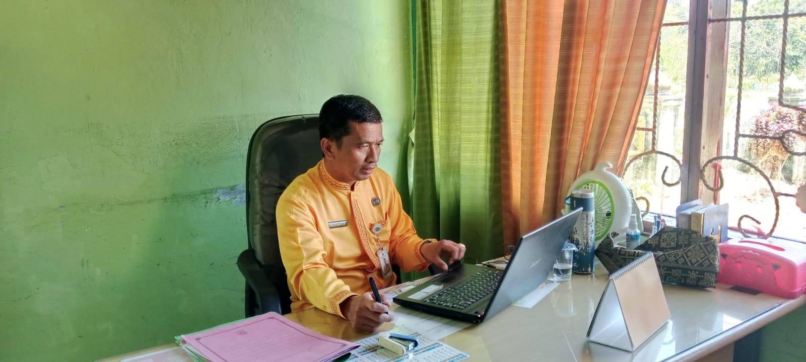 Kepala KUA Rengat Barat Ikuti Seminar Ekonomi Nasional Bersama BWI Secara Virtual