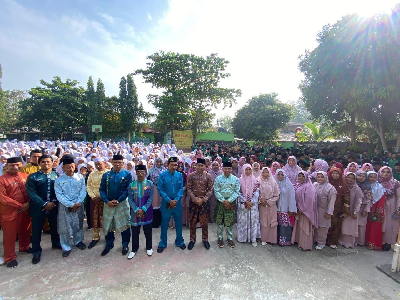 Kolaborasi KUA Kampa dan MTsN 4 Kampar Gelar Program BRUS: Bekal Remaja Menuju Generasi Emas 2025