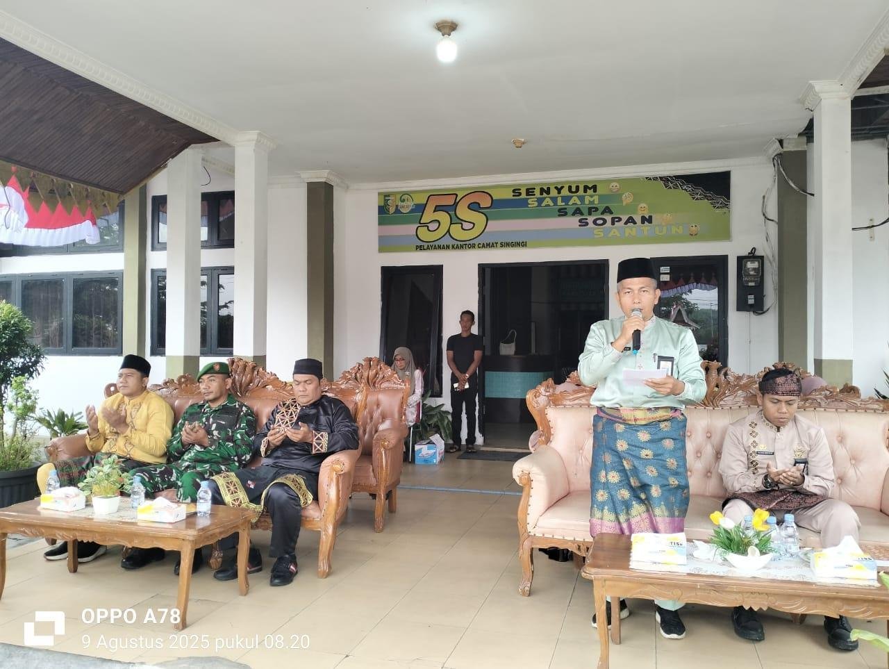 KUA Pimpin Doa pada Apel Hari Jadi Ke-68 Provinsi Riau di Lapangan Kecamatan Singingi