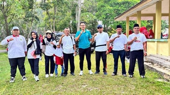 Jalin Silaturahmi dan Semangat Persatuan, KUA Pinggir Ikut Jalan Santai Kecamatan Pinggir