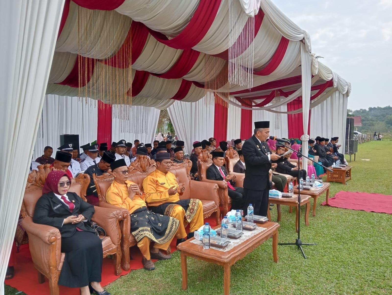 Kepala KUA Kecamatan Singingi Pimpin Doa Upacara 17 Agustus di Lapangan Muaralembu kecamatan singingi