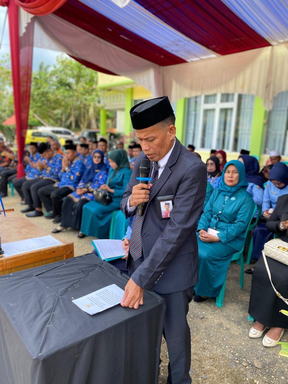 Ka. KUA Koto Kampar Hulu Pimpin Doa pada Upacara HUT ke-80 RI