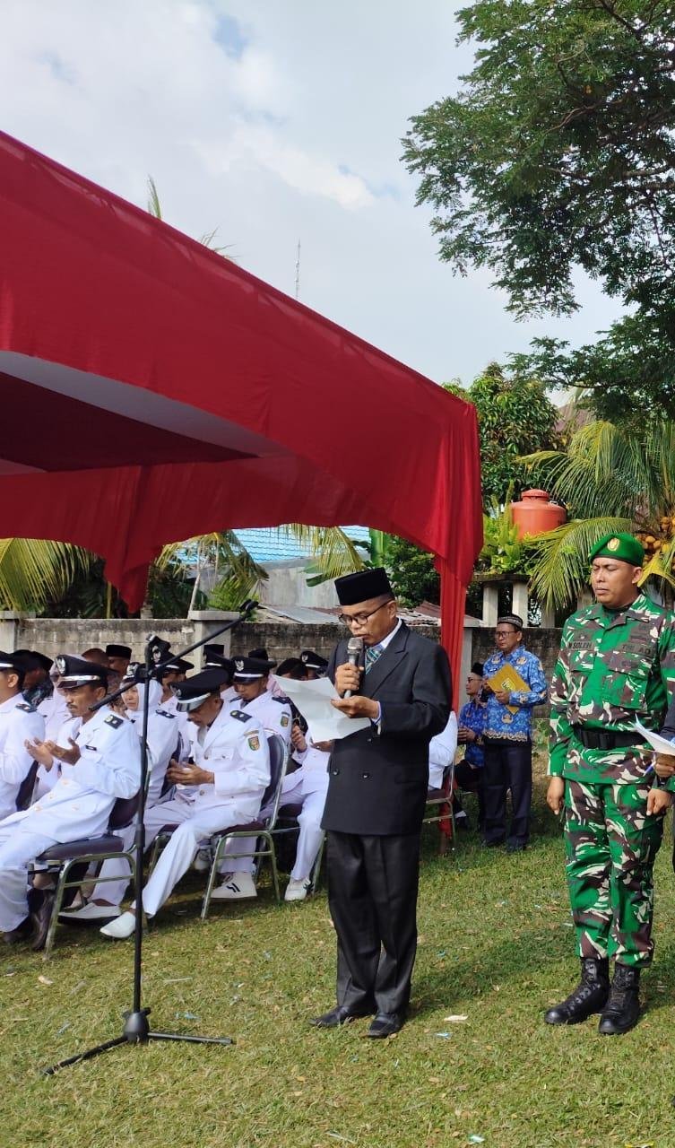 Partisipasi Upacara Hut RI, Kepala Kua Cerenti Memimpin Doa