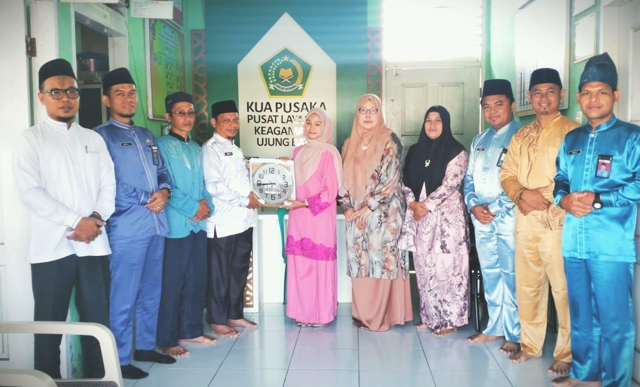 Kepala KUA Ujungbatu Lepas Mahasiswa PKL UIN Suska Riau