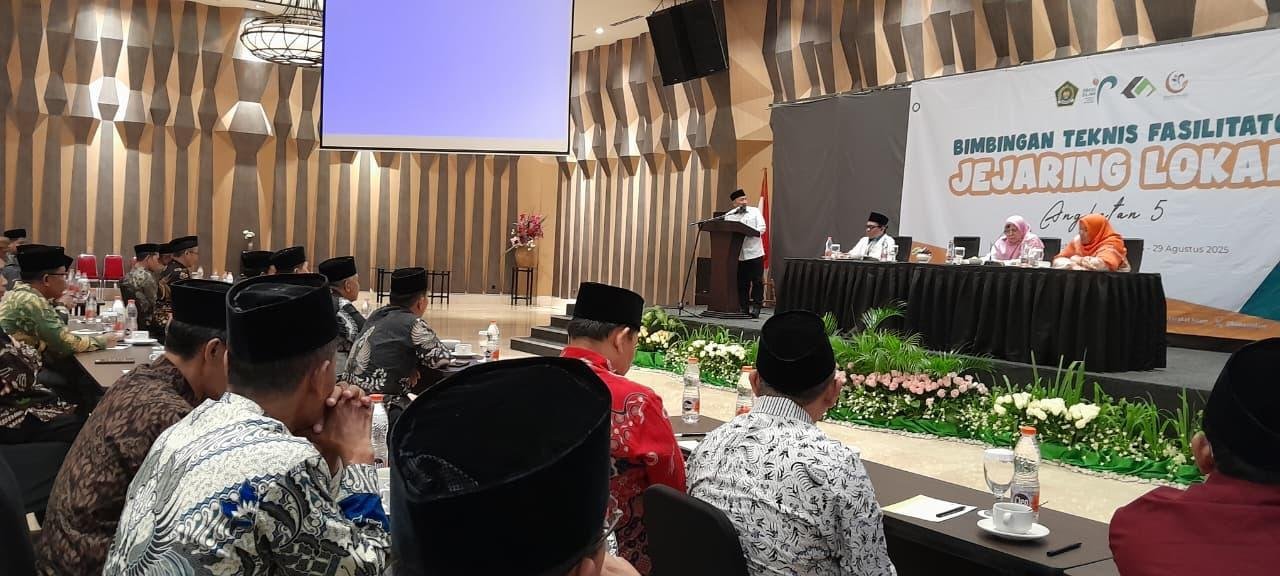 Ka. KUA Rambah Hilir H. Jalli Sitakar Ikuti Bimtek Fasilitator Jejaring Lokal di Orchardz Hotel Jakarta
