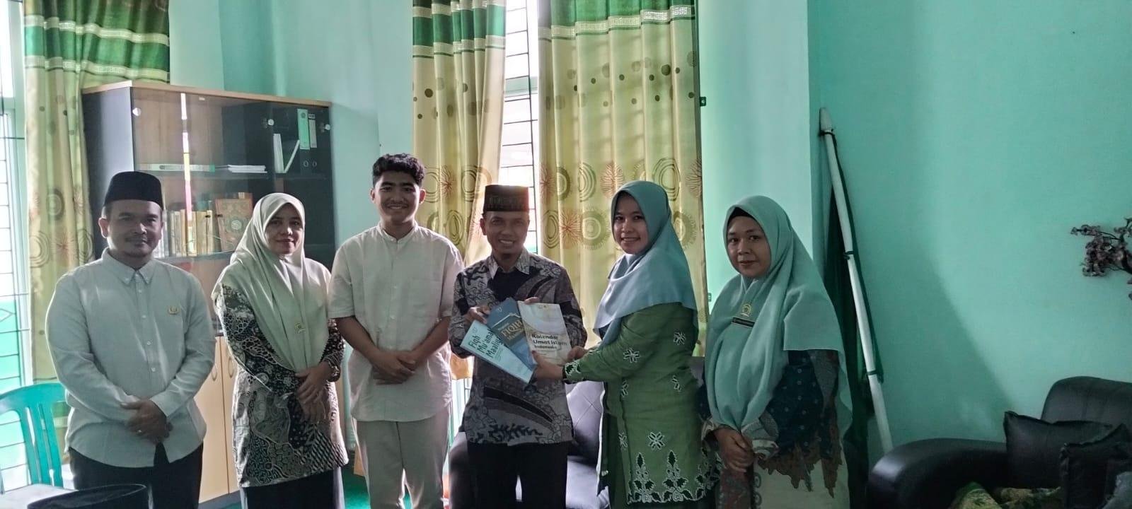 KUA Singingi Hilir Lepas Dua Mahasiswa Magang UIN Suska Riau dengan Penuh Haru