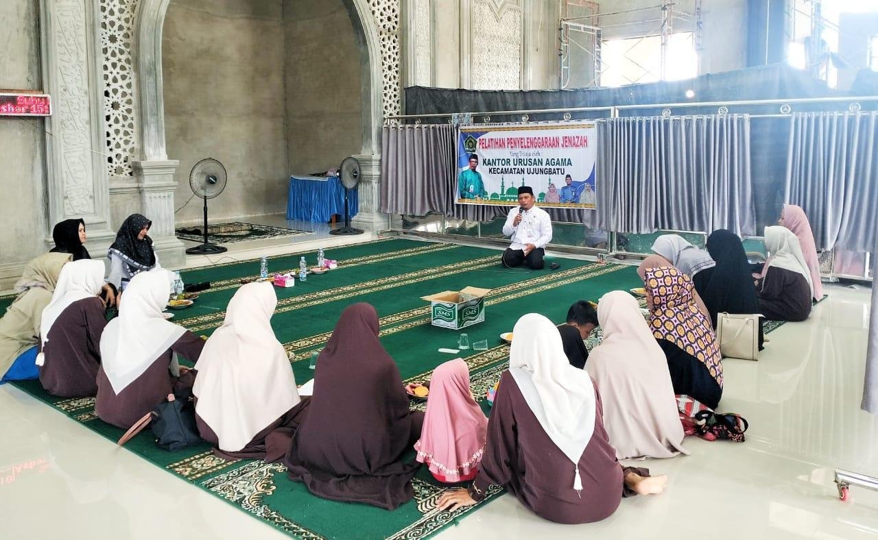Kepala KUA Ujungbatu Lakukan Pembinaan Majelis Taklim dan Pelatihan Penyelenggaraan Jenazah
