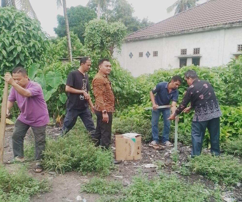 Kepala KUA Kuantan Hilir melakukan Pengukuran Arah Kiblat di Wilayah Binaan