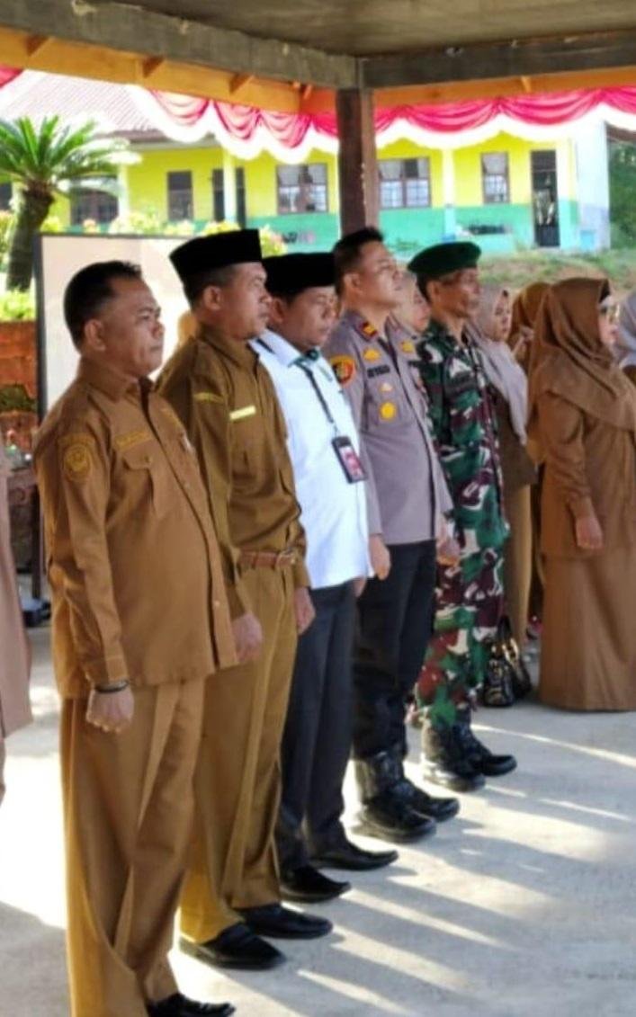 Ka. KUA Tapung Hulu Hadiri Upacara Kebangsaan di SMAN 3 Tapung Hulu