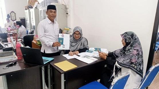Kepala KUA Kec. Mandau Tinjau Langsung Proses Rekam Biometrik Visa JCH