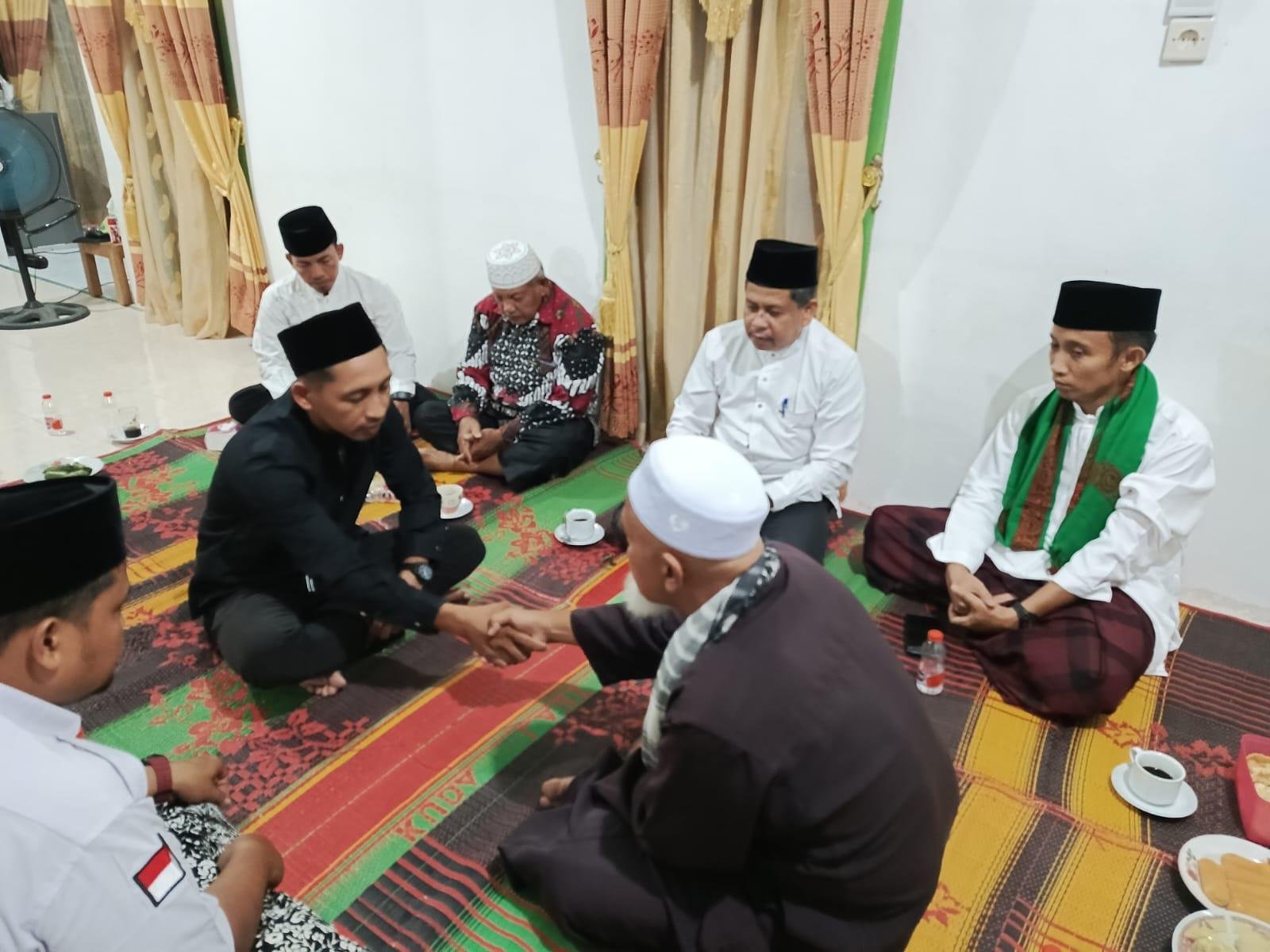 Kepala KUA Pendalian IV Koto Taja Ikrar Wakaf Untuk Pendidikan Islam