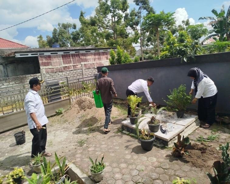 Ciptakan Suasana Layanan Publik Nyaman, KUA Merigi adakan Bakti Sosial