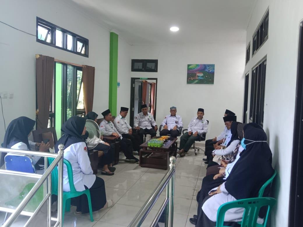 Monitoring dan Pembinaan Kepala Kemenag menambah tertib administrasi di KUA Kecamatan Hulu Palik