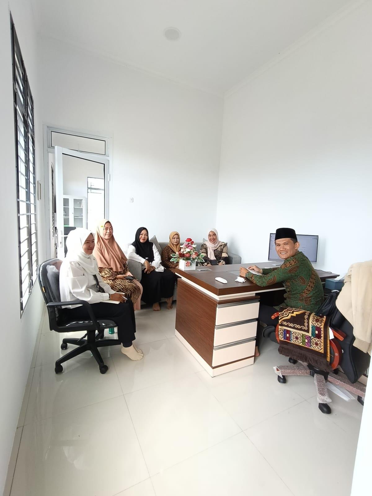 KUA Muara Kemumu Rapat Evaluasi Kegiatan Pengajian Bersama BKMT